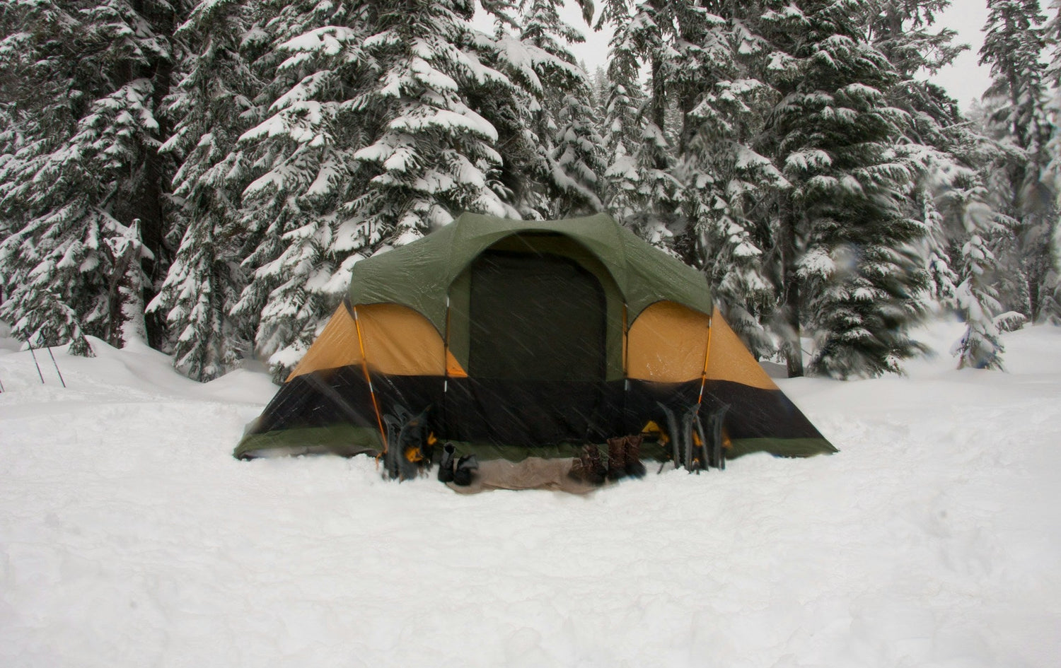 Lightweight-waterproof-camping-tent-for-backpacking-hiking-and-outdoor-adventures