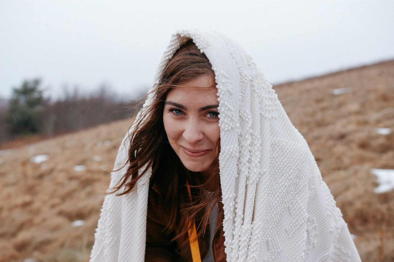 Durable-camping-blankets-for-warmth-and-comfort-during-outdoor-adventures-hiking-and-camping