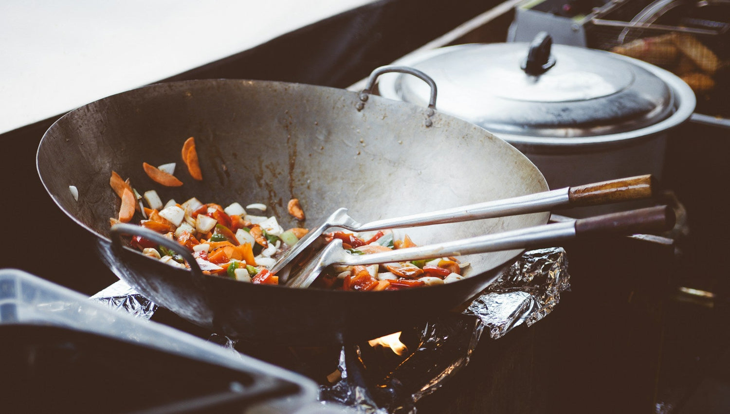 High-quality-camping-cooking-utensils-set-for-outdoor-cooking