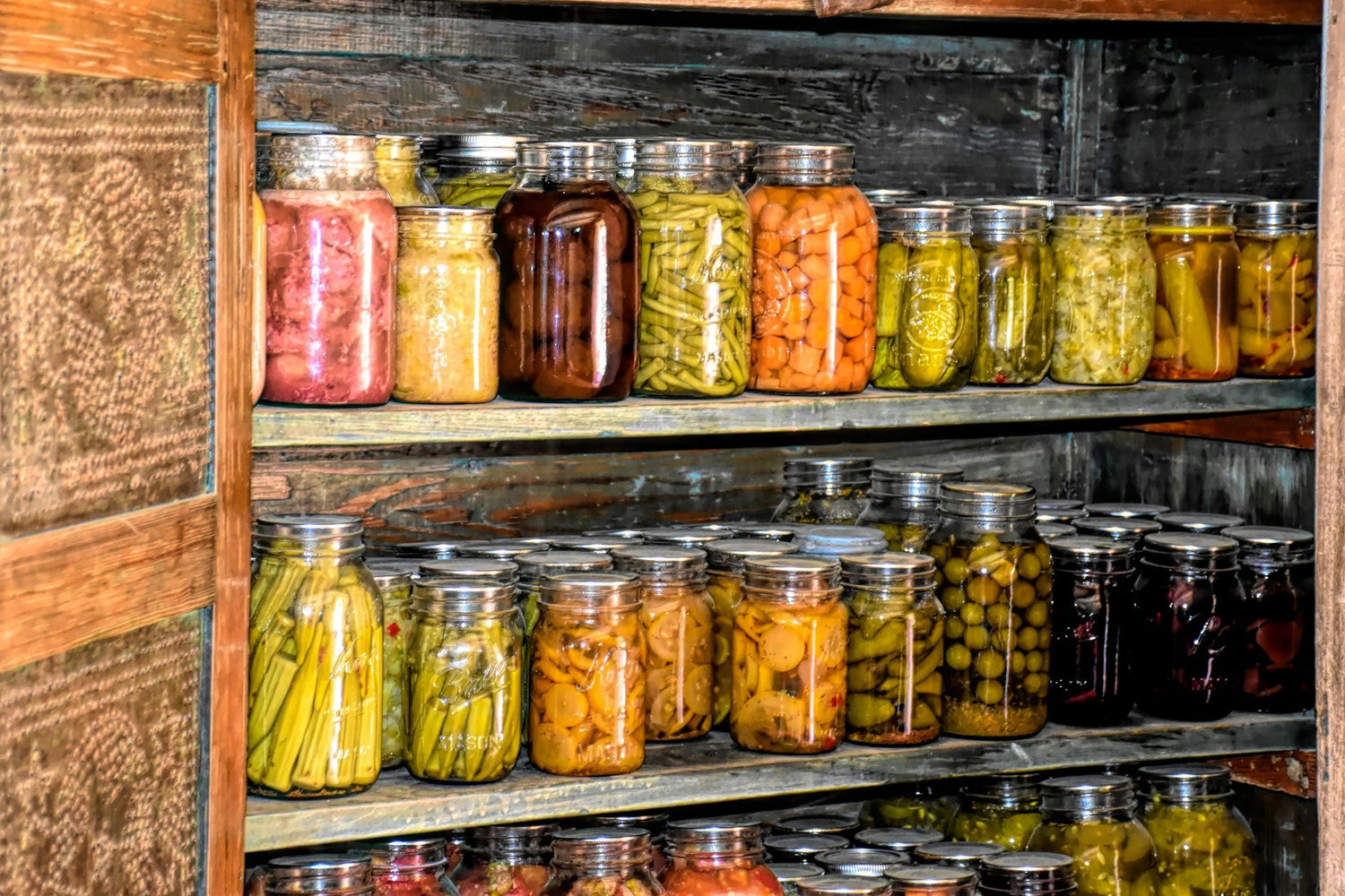 Airtight-food-storage-container-for-camping-and-outdoor-activities