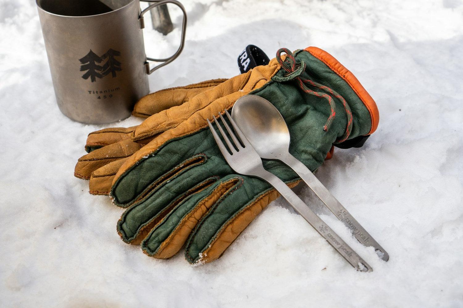 Premium-climbing-gloves-with-durable-grip-and-comfort-for-outdoor-climbing-hiking-and-trekking