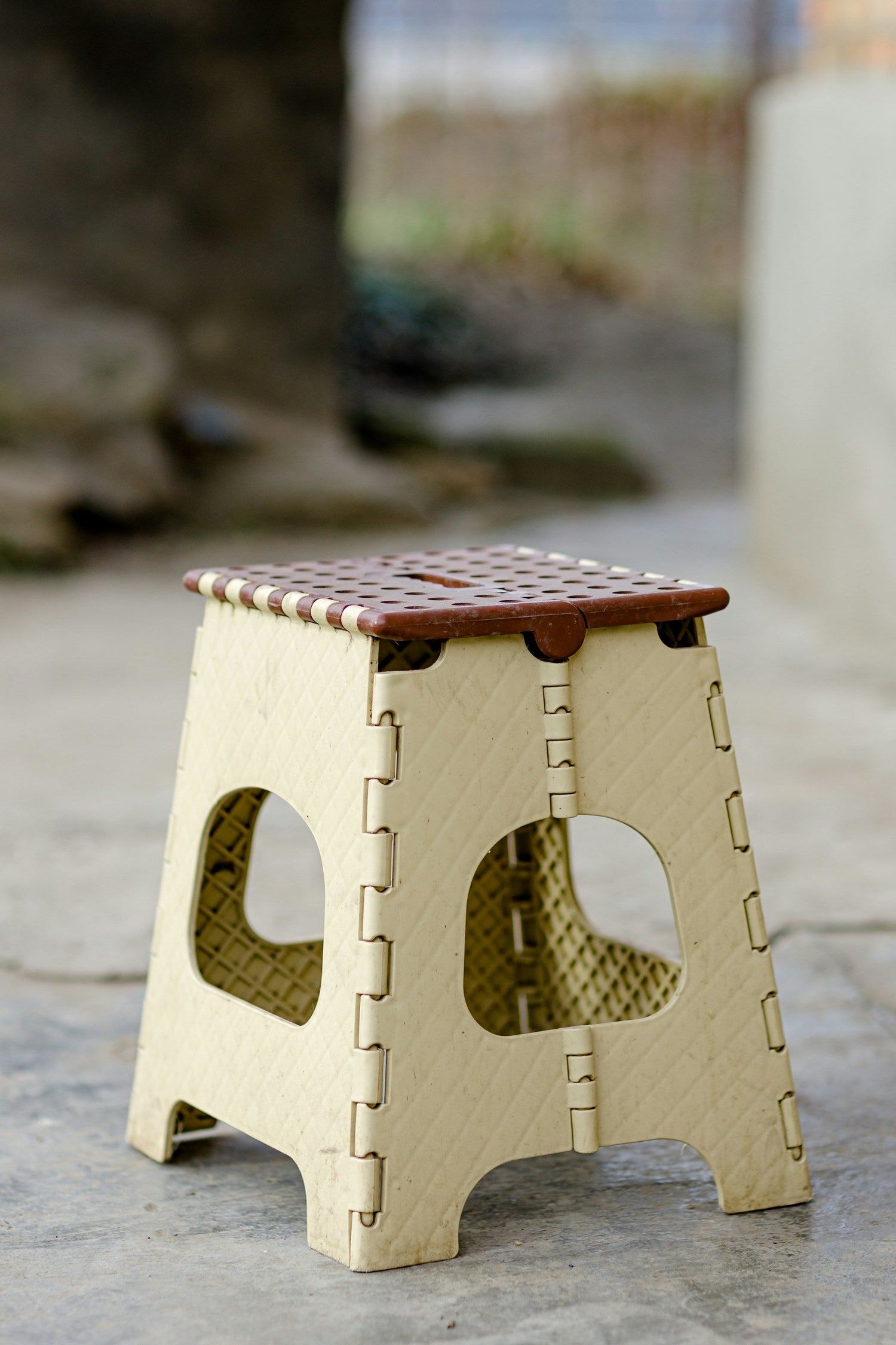 Comfortable-and-portable-camping-stools-for-outdoor-adventures-offering-convenience-and-durability-for-all-campers-Shop-high-quality-stools-at-Campin-Mihee-Shop
