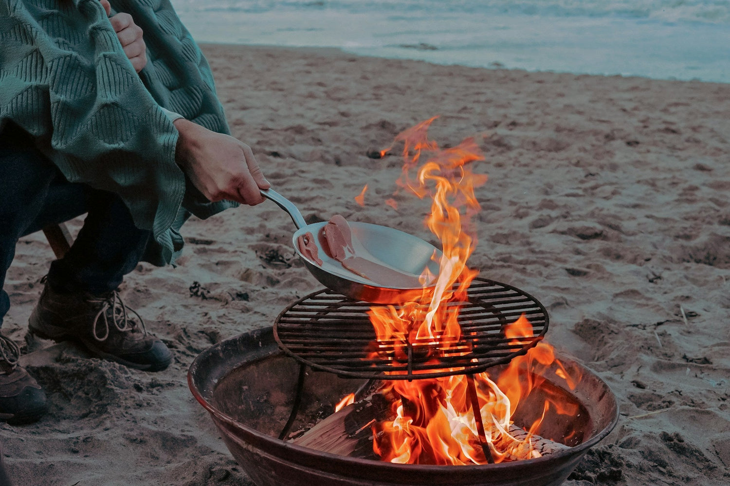 Lightweight-and-durable-camping-cookware-set-with-pots-pans-and-utensils-for-outdoor-cooking-perfect-for-hiking-backpacking-and-camping-trips.