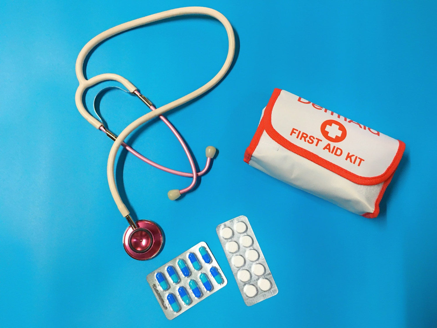 Compact-and-reliable-first-aid-kits-for-camping-hiking-and-emergency-situation-Shop-essential-first-aid-supplies-for-outdoor-safety-at-Campin-Mihee-Shop.