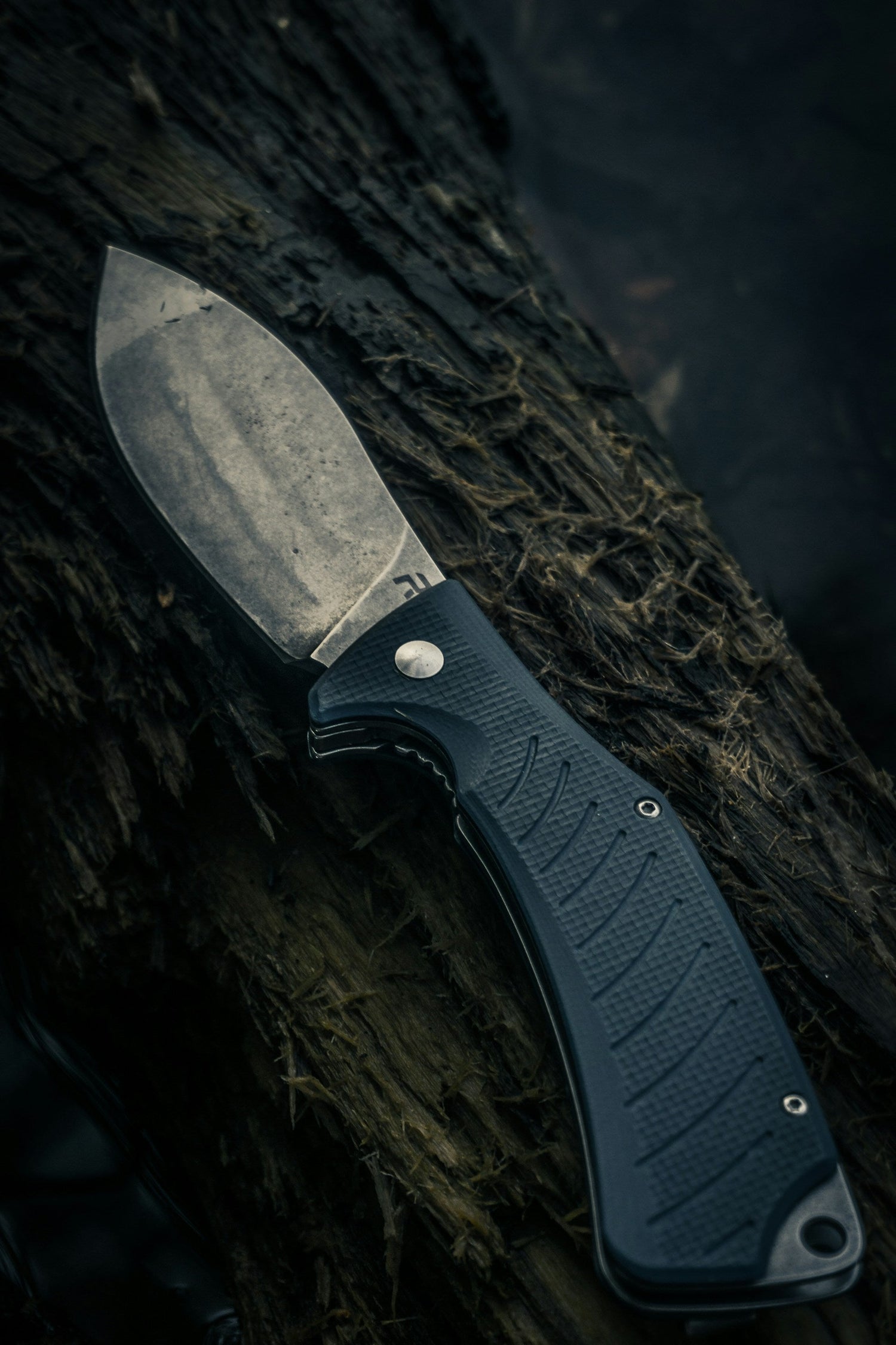 Sharp-and-durable-hunting-knife-for-outdoor-tasks-perfect-for-camping-hiking-and-survival